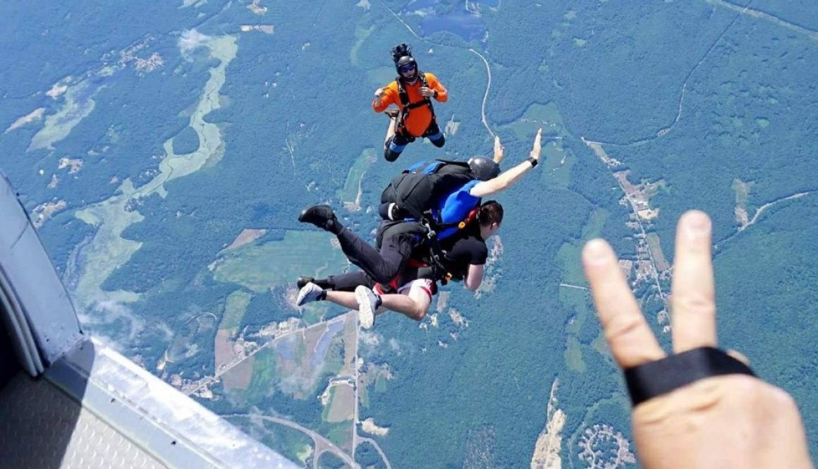 Jumptown Sky Divers jumping from plane